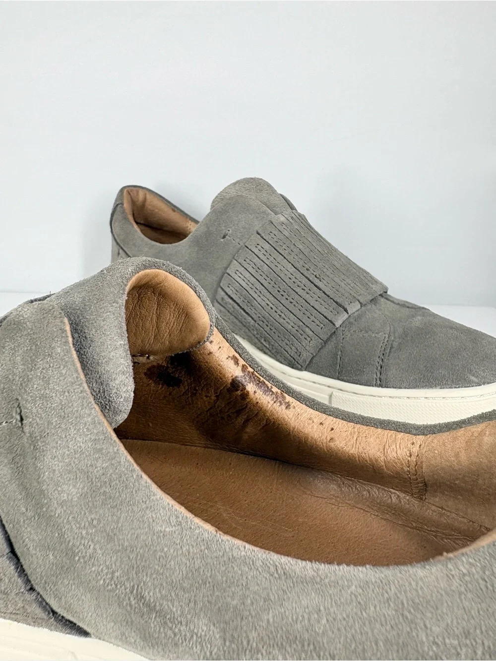 Frye Ivy Gore Slip-On Sneakers in Gray Suede and Leather. Size 8. Pleated Detail